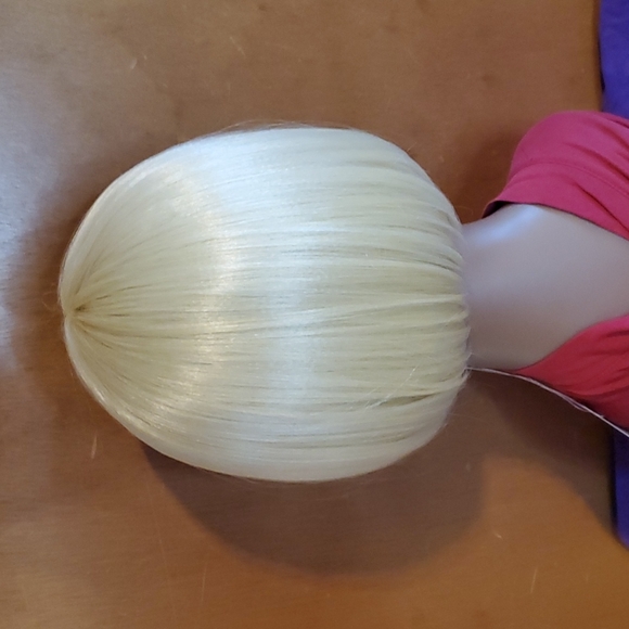 Short Blonde Bob Wig With Bang - Picture 4 of 4